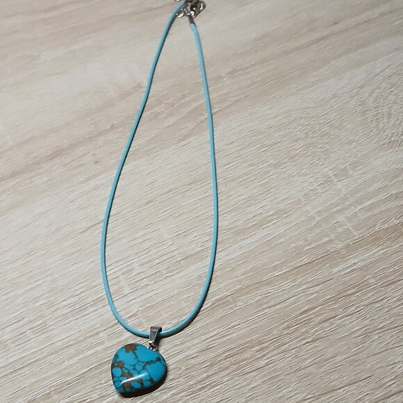 NWOT Fashion Necklace Blue Turquoise Patterned Heart Pendant Jewelry #29 - Picture 2 of 6